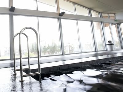 Spa pool, steam room and gym